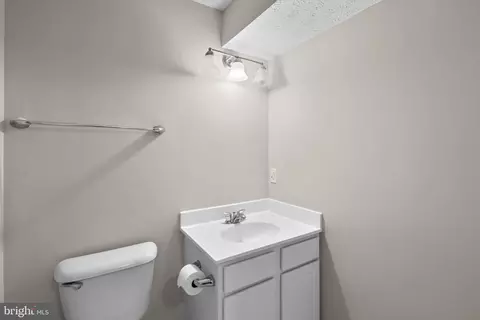 Bath - 1522 Falling Brook Ct, Odenton, MD 21113 photo 6 of 7