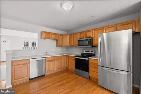Kitchen - 1522 Falling Brook Ct, Odenton, MD 21113 photo 3 of 4