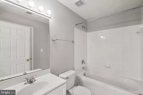 Bath - 1522 Falling Brook Ct, Odenton, MD 21113 photo 2 of 7