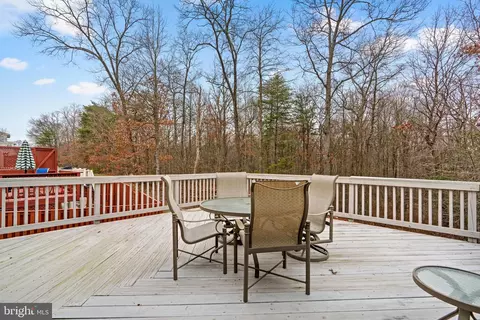 Exterior - 1522 Falling Brook Ct, Odenton, MD 21113 photo 5 of 9