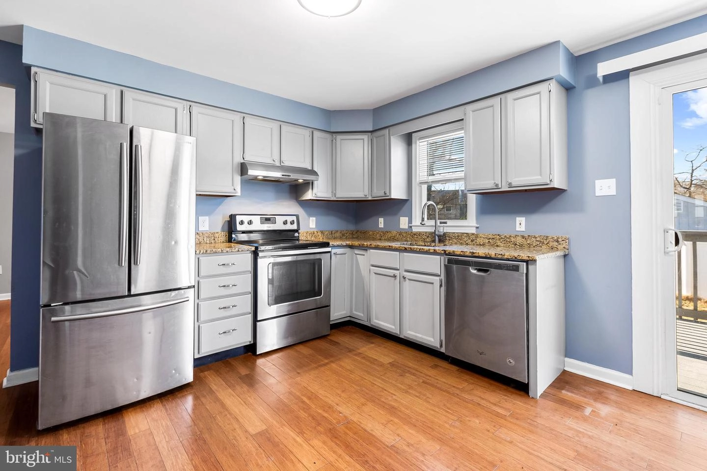 Kitchen - 339 Bar Harbor Rd, Pasadena, MD 21122 photo 2 of 4