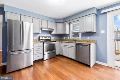 Kitchen - 339 Bar Harbor Rd, Pasadena, MD 21122 photo 2 of 4