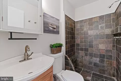Bath - 776 Match Point Dr, Arnold, MD 21012 photo 2 of 3