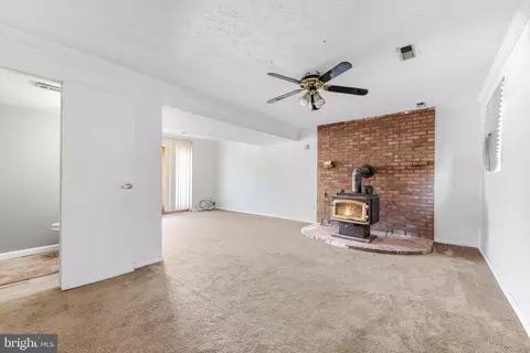 Living - 7902 Liberty Cir, Pasadena, MD 21122 photo 6 of 7
