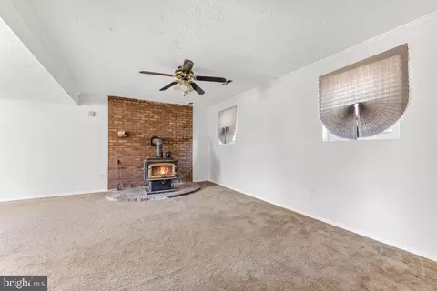 Living - 7902 Liberty Cir, Pasadena, MD 21122 photo 5 of 7