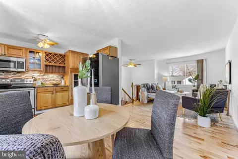 Dining - 7902 Liberty Cir, Pasadena, MD 21122 photo 4 of 5