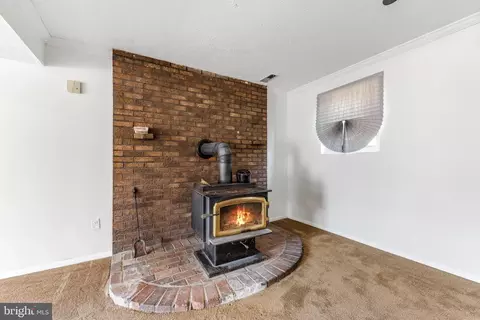Living - 7902 Liberty Cir, Pasadena, MD 21122 photo 7 of 7