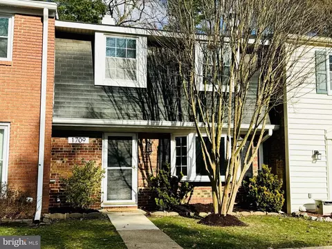 1709 Fernham Ct #86, Crofton, MD 21114