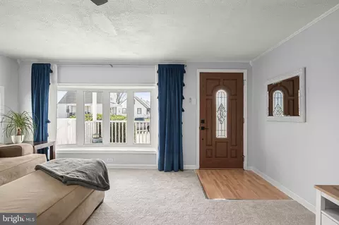 Entry Way - 5609 Patrick Henry Dr, Brooklyn, MD 21225 photo 2 of 5