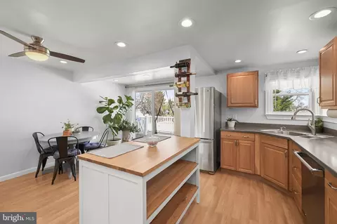 Kitchen - 5609 Patrick Henry Dr, Brooklyn, MD 21225 photo 5 of 5