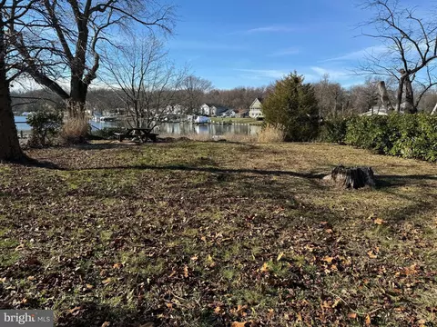 Exterior - 1846 Chesapeake Rd, Pasadena, MD 21122 photo 5 of 10