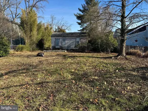 Exterior - 1846 Chesapeake Rd, Pasadena, MD 21122 photo 6 of 10
