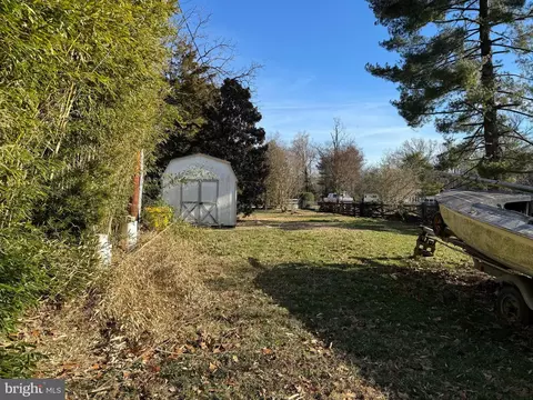 Exterior - 1846 Chesapeake Rd, Pasadena, MD 21122 photo 4 of 10