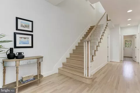 Entry Way - 29 Lawrence Ave, Annapolis, MD 21403 photo 2 of 2