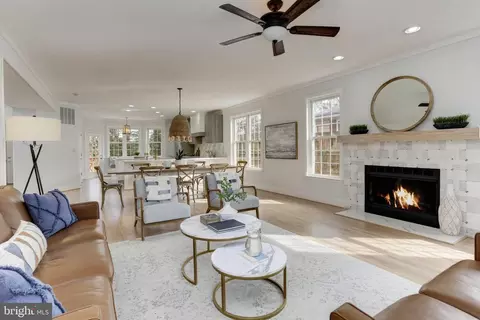 Living - 29 Lawrence Ave, Annapolis, MD 21403 photo 4 of 8