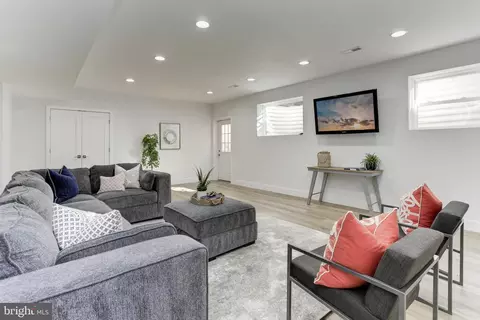 Living - 29 Lawrence Ave, Annapolis, MD 21403 photo 5 of 8