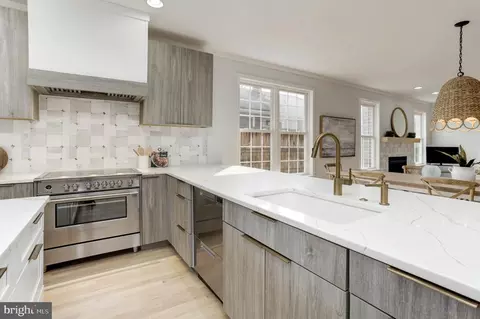 Kitchen - 29 Lawrence Ave, Annapolis, MD 21403 photo 4 of 6
