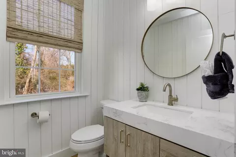 Bath - 29 Lawrence Ave, Annapolis, MD 21403 photo 1 of 5