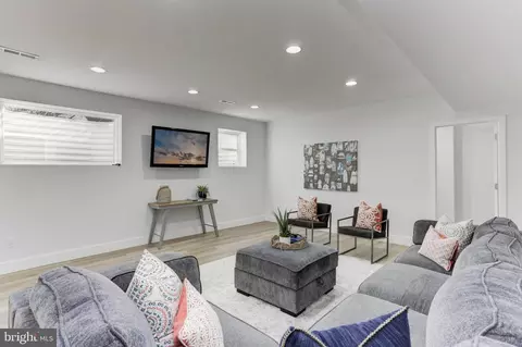 Living - 29 Lawrence Ave, Annapolis, MD 21403 photo 8 of 8