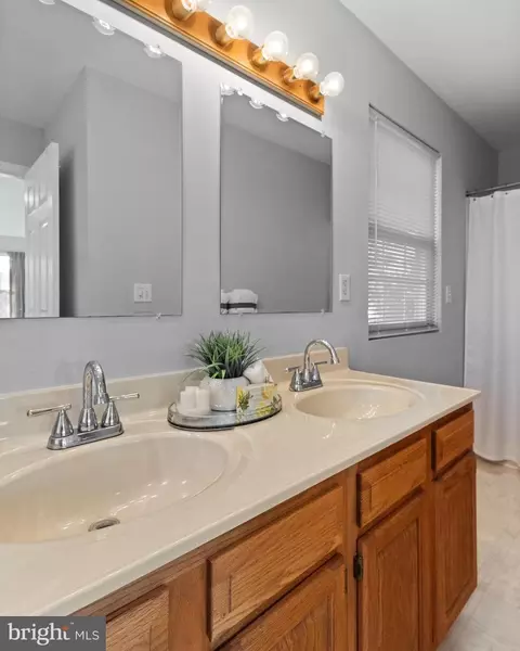 Bath - 3563 Oak Dr, Edgewater, MD 21037 photo 5 of 6