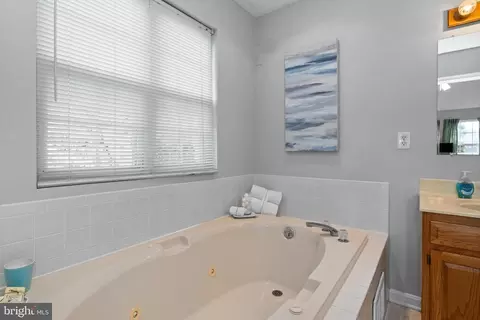 Bath - 3563 Oak Dr, Edgewater, MD 21037 photo 3 of 6