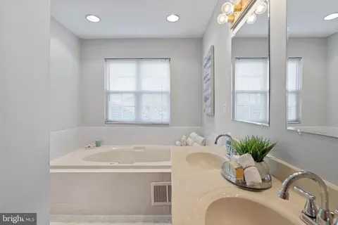 Bath - 3563 Oak Dr, Edgewater, MD 21037 photo 2 of 6