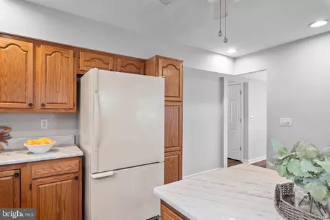 Kitchen - 3563 Oak Dr, Edgewater, MD 21037 photo 4 of 6