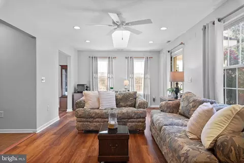 Living - 3563 Oak Dr, Edgewater, MD 21037 photo 12 of 13