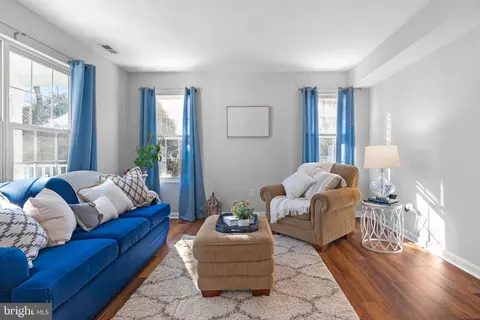 Living - 3563 Oak Dr, Edgewater, MD 21037 photo 2 of 13
