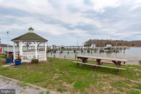 View/Area - 3563 Oak Dr, Edgewater, MD 21037 photo 5 of 11