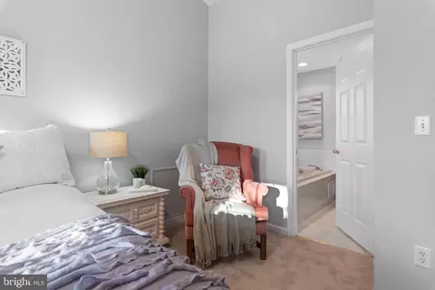 Bedroom - 3563 Oak Dr, Edgewater, MD 21037 photo 4 of 8
