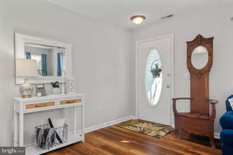 Living - 3563 Oak Dr, Edgewater, MD 21037 photo 5 of 13