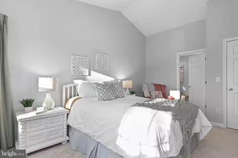 Bedroom - 3563 Oak Dr, Edgewater, MD 21037 photo 3 of 8