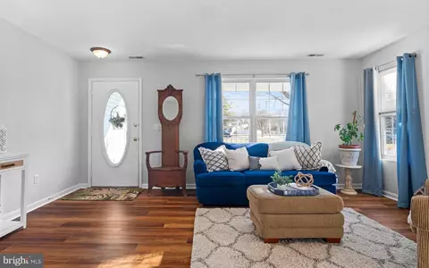 Living - 3563 Oak Dr, Edgewater, MD 21037 photo 4 of 13