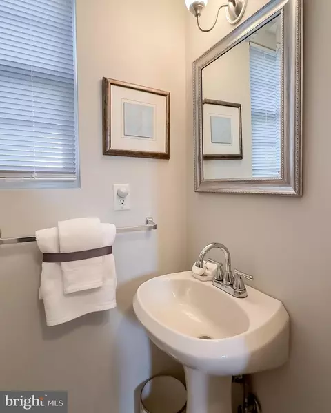 Bath - 3563 Oak Dr, Edgewater, MD 21037 photo 1 of 6