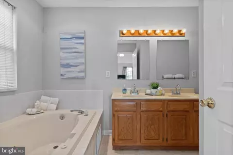 Bath - 3563 Oak Dr, Edgewater, MD 21037 photo 4 of 6