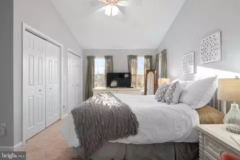 Bedroom - 3563 Oak Dr, Edgewater, MD 21037 photo 2 of 8