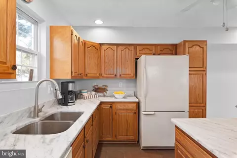 Kitchen - 3563 Oak Dr, Edgewater, MD 21037 photo 3 of 6