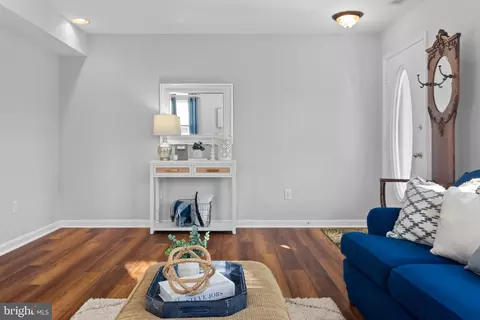 Living - 3563 Oak Dr, Edgewater, MD 21037 photo 7 of 13