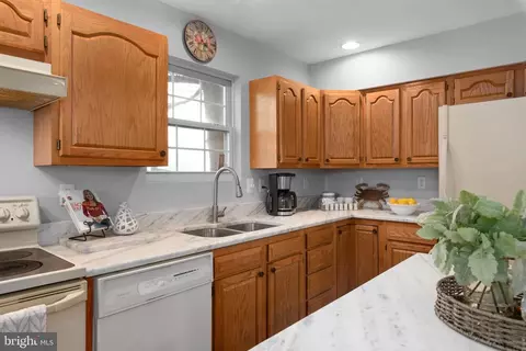 Kitchen - 3563 Oak Dr, Edgewater, MD 21037 photo 2 of 6