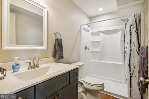 Bath - 1102 Collison Rd, Edgewater, MD 21037 photo 7 of 7