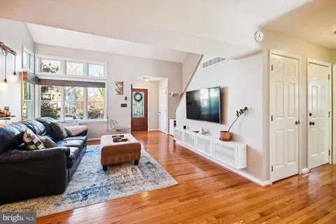 Living - 3670 7th Ave, Edgewater, MD 21037 photo 5 of 8