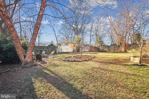Exterior - 3670 7th Ave, Edgewater, MD 21037 photo 4 of 9