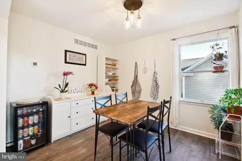 Dining - 3670 7th Ave, Edgewater, MD 21037 photo 1 of 3