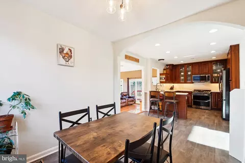 Dining - 3670 7th Ave, Edgewater, MD 21037 photo 2 of 3