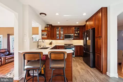 Kitchen - 3670 7th Ave, Edgewater, MD 21037 photo 2 of 4