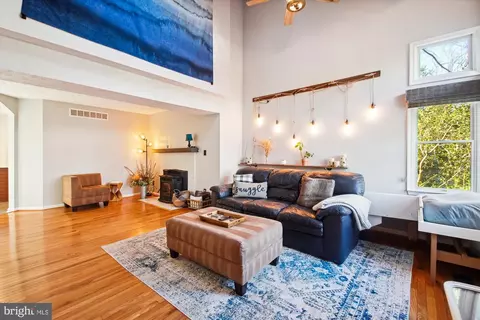 Living - 3670 7th Ave, Edgewater, MD 21037 photo 2 of 8