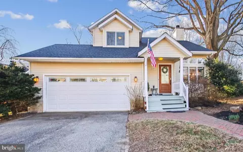 3670 7th Ave, Edgewater, MD 21037