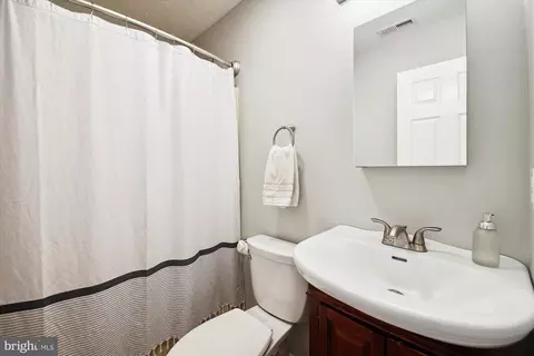 Bath - 3670 7th Ave, Edgewater, MD 21037 photo 4 of 4