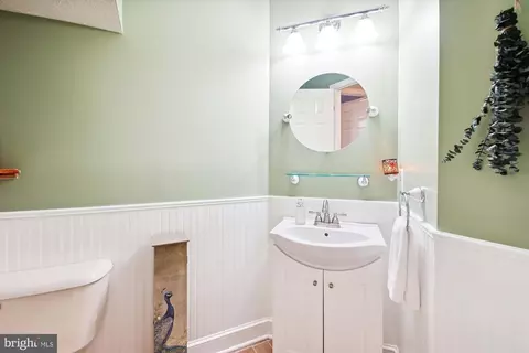 Bath - 3670 7th Ave, Edgewater, MD 21037 photo 1 of 4